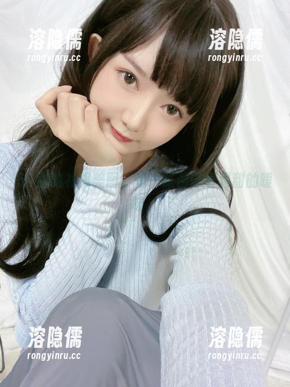 51酱的礼服美图，每一张都带着甜甜的暧昧。