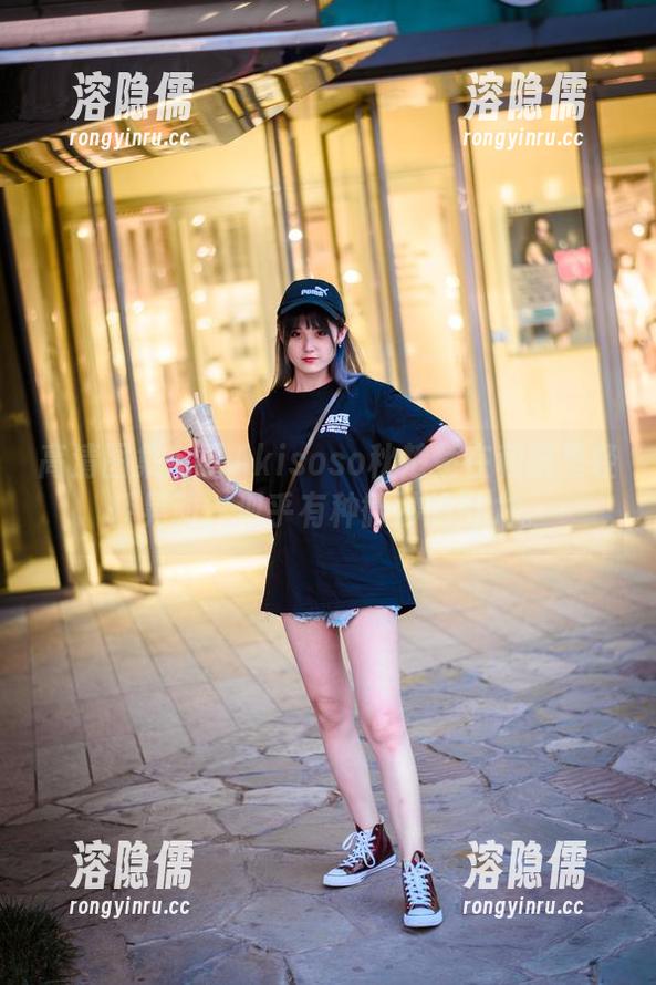 Akisoso秋楚楚 高清图集:看Akisoso秋楚楚在和服里轻轻晃动,似乎有种微妙的引力。