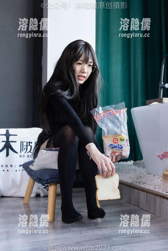 BoBoSocks袜啵啵-奶油 BoBoSocks袜啵啵 - 奶油的最新图集:她的低跟鞋到底能撑起些什么?