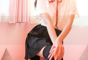 Feilin嗲囡囡 – 别说我没提醒你，奶茶Emily的连体衣，全靠无圣光撑场。