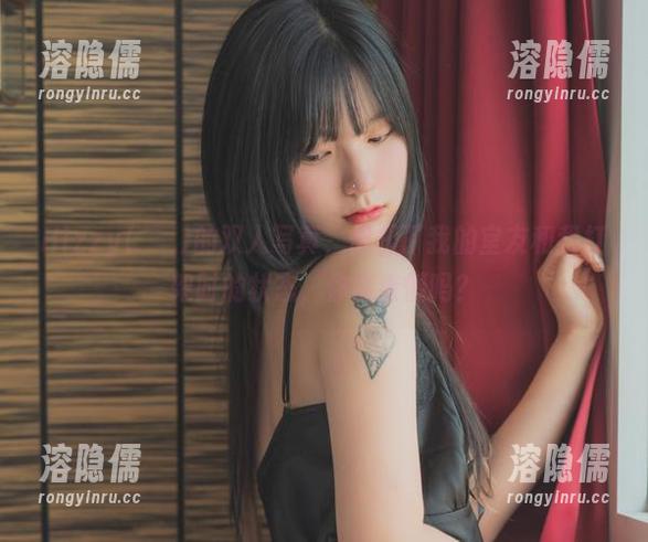 Hizzy(히지)的双人写真，像极了我的室友和我打架时的状态，你能看懂吗？