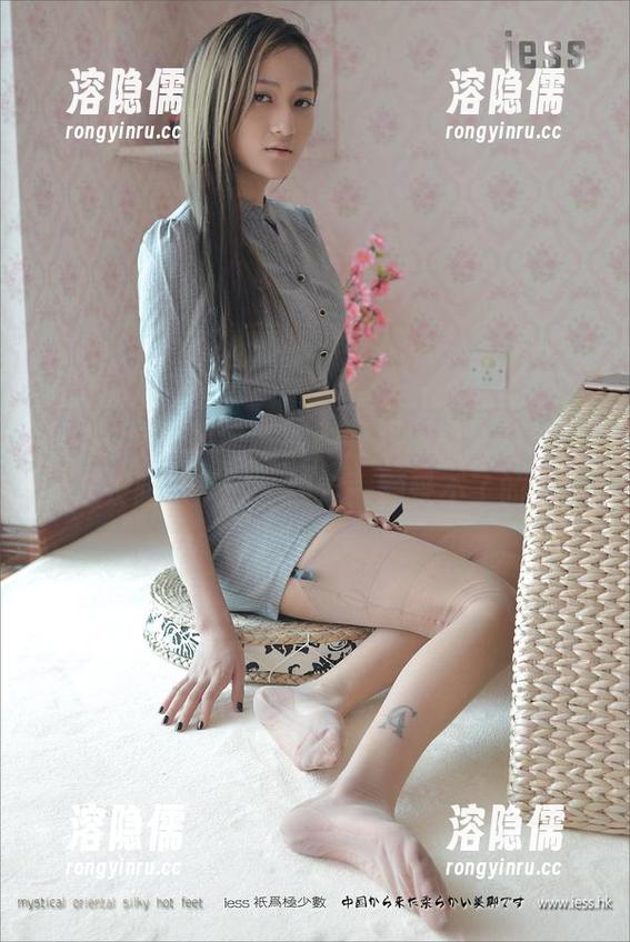 IESS异思趣向 - 哎呦，双双的更新再度掀起长腿杀风暴，锁定一颗受不了的心。