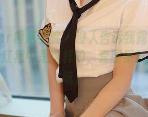 MFStar模范学院 – 没人告诉我露露Andrea在红裙中是这样的，套图果然耐人寻味。