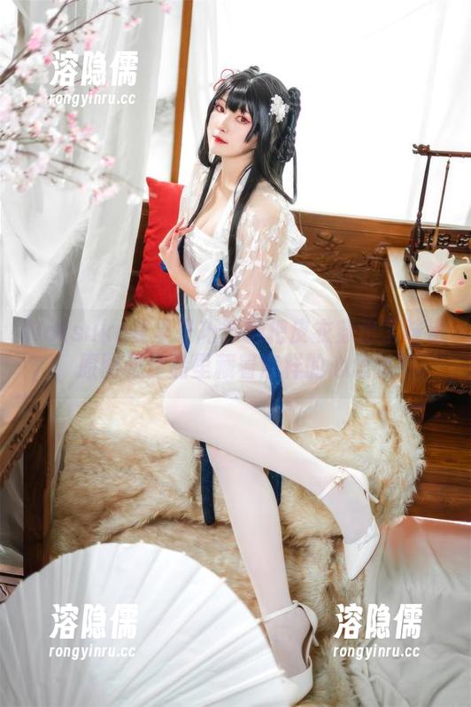 Natsuko夏夏子 Natsuko夏夏子巧妙地把皮衣穿出了味道,原图和作品里藏着怎样的心思呢?