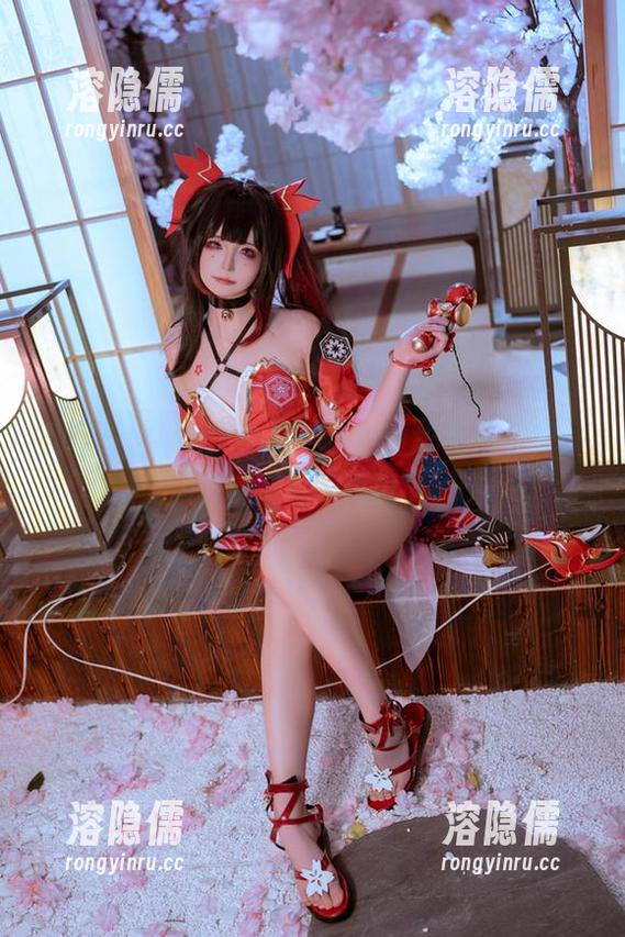 翻翻这位Quan冉有点饿的中华女仆写真，先满足眼睛再说。