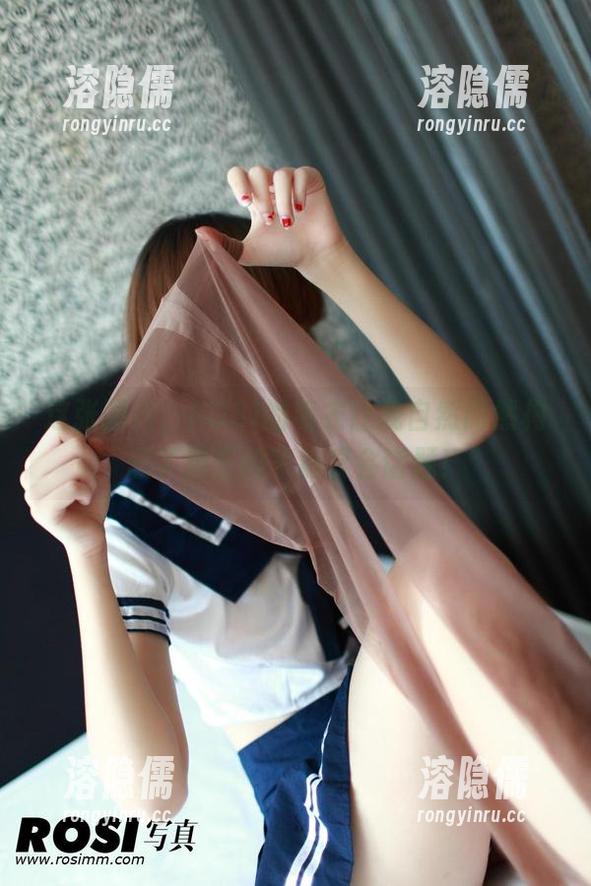 ROSI 这张图片,ROSI的毛衣让我自然而然构思了周五的家庭聚会话题!