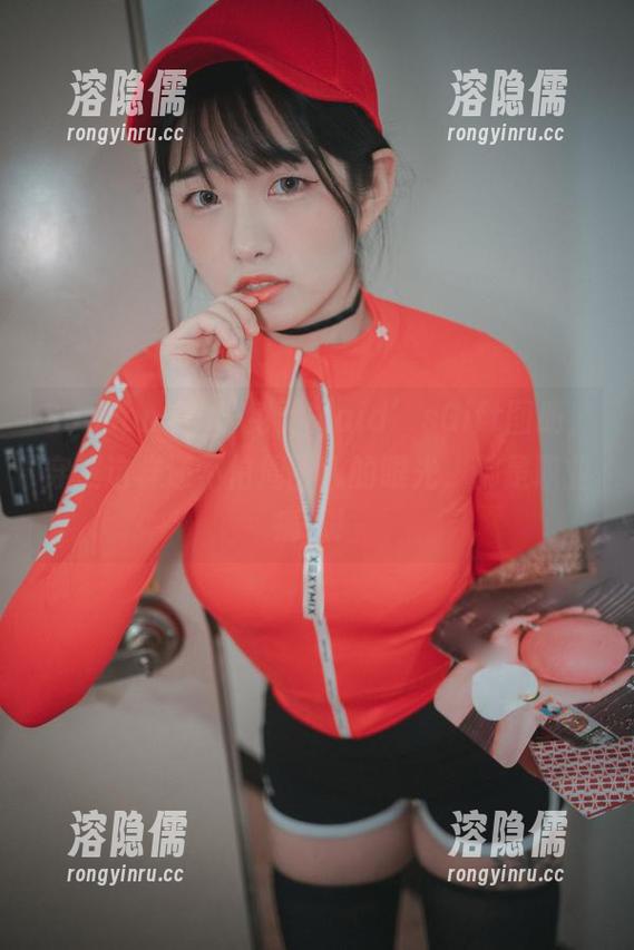 Sonson(손손)免费Maid’sGift图册，穿成这样还不怕周围人的眼光，都是职业病了！
