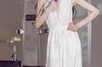 TouTiao头条女神 – 办公室不只是工作，李思彤的写真更新也让人的思维游走到其它地方。