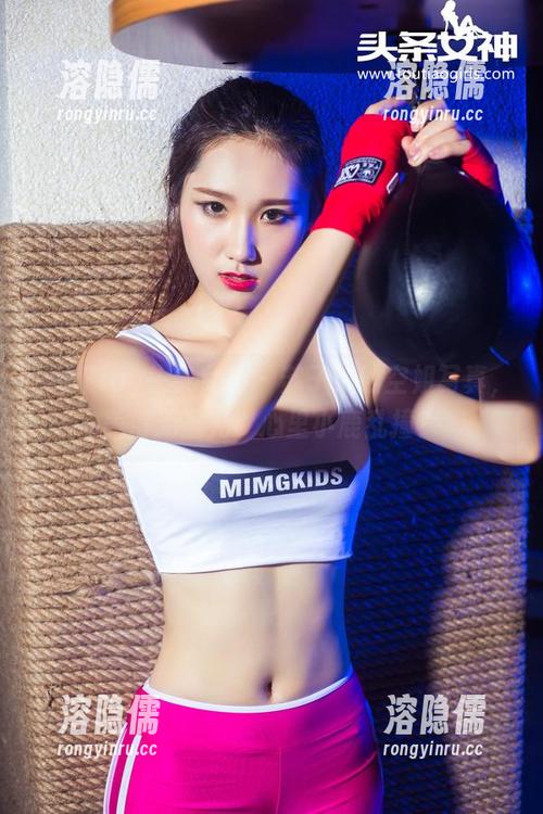 TouTiao头条女神-苏子淇 TouTiao头条女神 - 苏子淇的空姐写真,美得无圣光,心里小鹿乱撞?