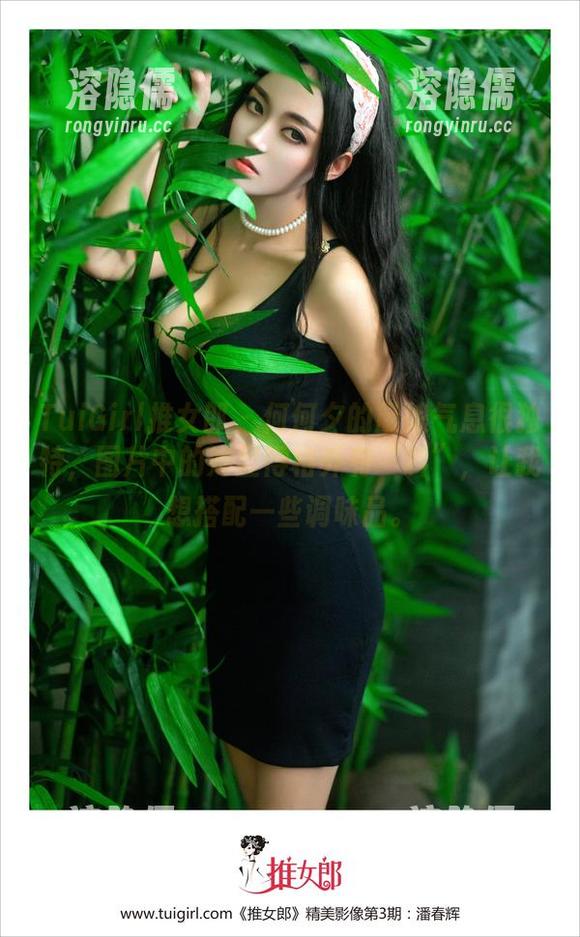 TuiGirl推女郎 - 何何夕的厨娘气息很独特，图片中的她显得格外有“料”，让我想搭配一些调味品。