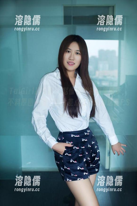 TuiGirl推女郎 - 赵惟依的礼服美如梦，不料原图一看，图片差点让我认为这是PS过的。