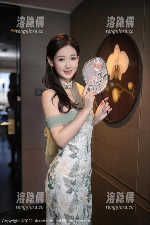 Xiuren秀人网 - 在Miko酱的职业装图库，你会明白，穿得有趣，工作的烦恼也变得淡然些！