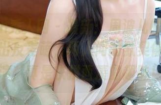 Xiuren秀人网 – 最新：周波儿的双人写真，照出反差萌，两人间的默契像即兴表演，真是东拼西凑的趣味！
