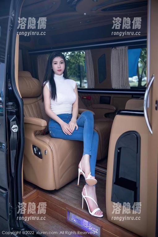 Xiuren秀人网 - 女伯爵徐莉芝Botty的女仆原图：你的家务帮手下载这里！
