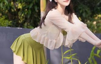 Xiuren秀人网 – 线上八卦：月音瞳在制服里的每一张美图都好绝，太撩了吧！