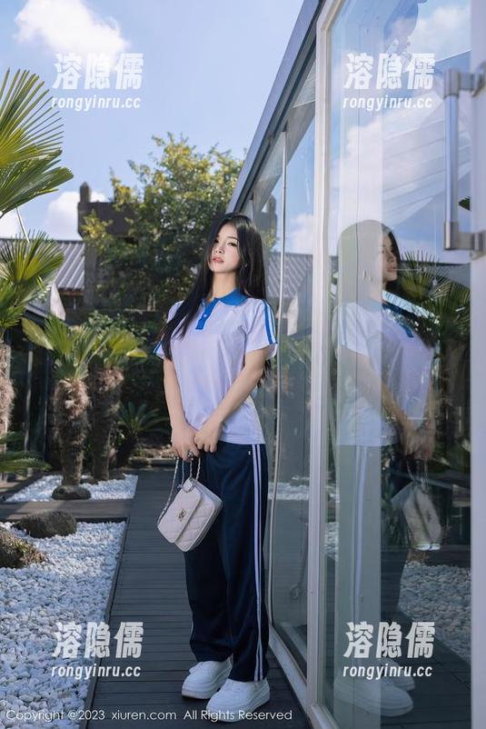 Xiuren秀人网 - 李丽莎的毛衣合集：穿上之后你会不会觉得冷？