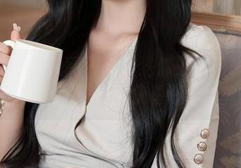 Xiuren秀人网 – 免费送你王伊纯的秘书套图，眼睛都快看坏了！