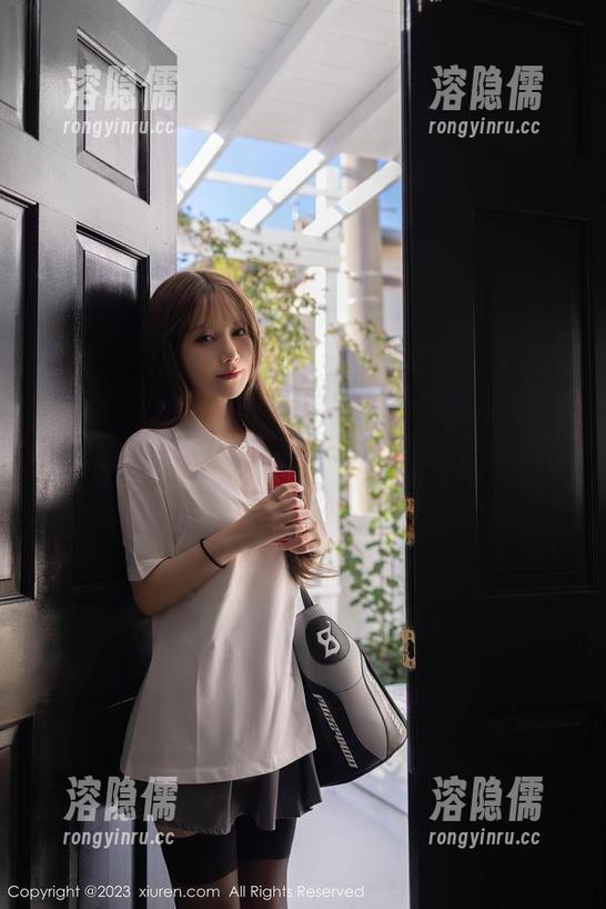 Xiuren秀人网 - 美桃酱穿上的牛仔裤，图包里的每一帧都是一场毫无意义的时尚辩论