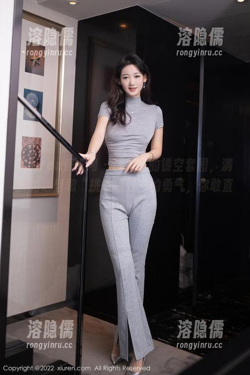 Xiuren秀人网 - 薇薇酱的镂空套图，满屏的造型和“挑战底线”的勇气，你敢直视吗？