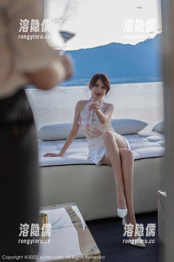 Xiuren秀人网 - 谭小灵的夏天，原图的每个姿态都在无声地围绕着一个问题：你今儿穿的是啥？