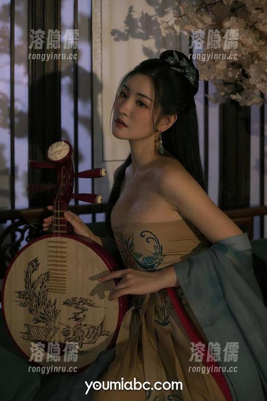 YouMi尤蜜荟 - 当田冰冰选择死库水，福利图包的诱惑开足马力！