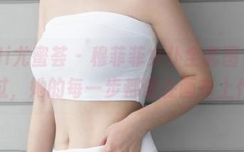 YouMi尤蜜荟 – 穆菲菲女仆全套图包，轻轻走过，她的每一步都像在画布上作画。