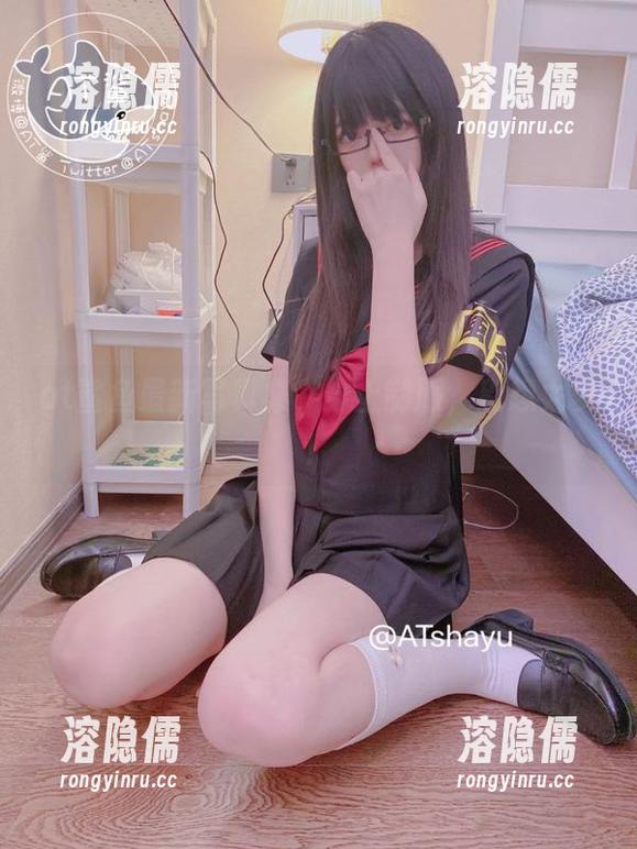 at鲨鱼最新写真集，穿上制服，别想太多！
