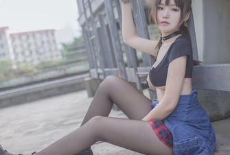 yoko夏宅的狂三内衣cos，原图像是一种新的日常玩味。