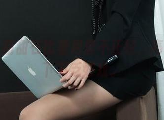丽柜 – 甜甜在比基尼里不正经，高清镜头下不乏好戏。