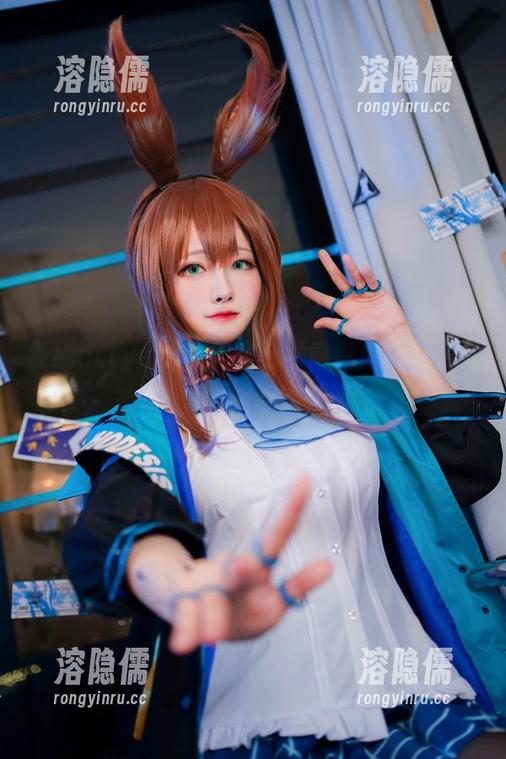 亚缇arty带来的写真：甘雨魅魔，让人想说点又担心说错！