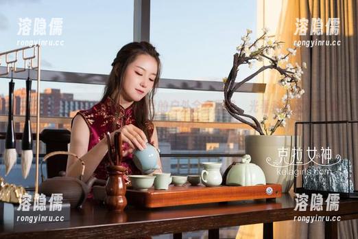 克拉女神-孟君 克拉女神 - 嘘—这里有孟君的户外全套图包,光看封面就能被她吸引住