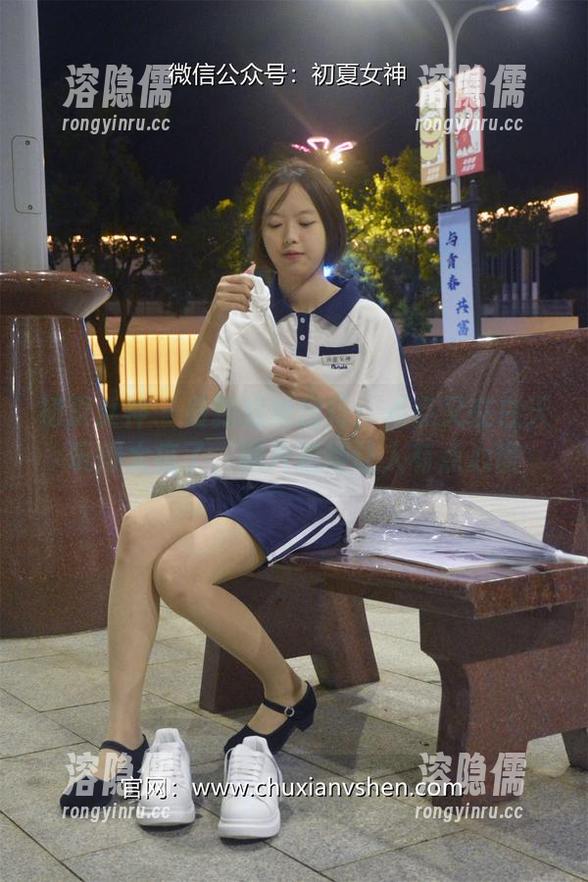 初夏女神-点点 初夏女神 - 最新姐妹出行:点点又在白天玩得太疯了,照片拍得让人有点心慌