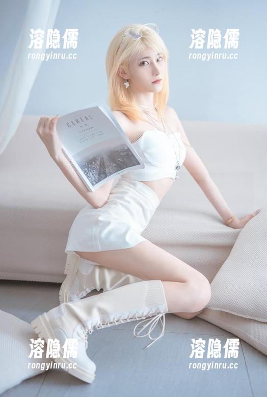 南桃Momoko 南桃Momoko:无名常服只是遮住了我的内心戏,这照片却太赞了。