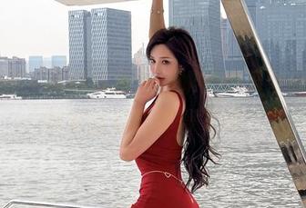 微密圈 – 原图解析：周妍希的钢琴课，穿着黑丝也能弹得飞起？