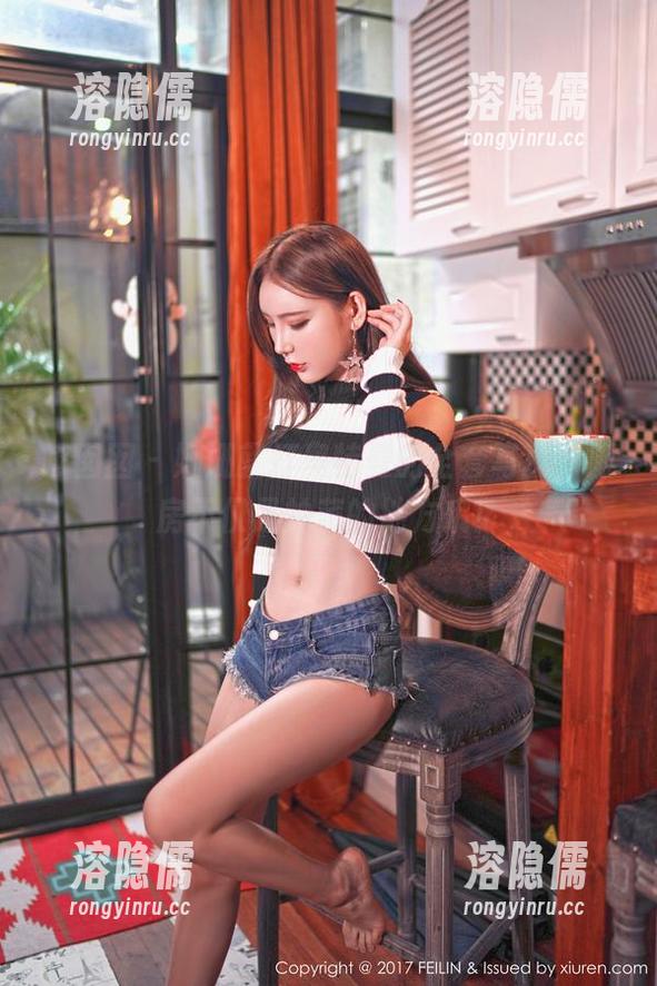 嗲囡囡 - 姗姗就打奥特曼的全套写真，厨房不仅是炒菜的地方哦！