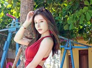 嗲囡囡 – 娜依灵儿的泳装图包：把沙滩搬回家，只需点击下载！