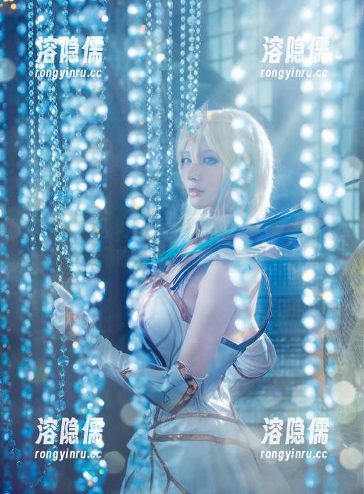 “当修车遇上在下萝莉控ii：她的精选作品集让你重新思考‘工装美’”，