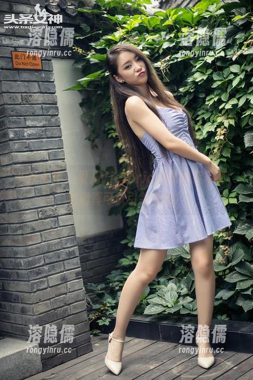 头条女神 - 果儿Victoria的职业装写真，难道真可以引领潮流？