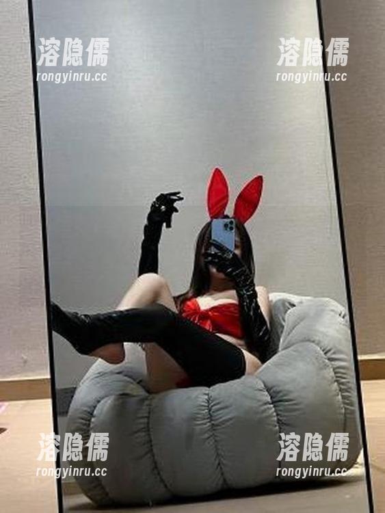 微密圈 - 看着奔跑的晶骡儿的私拍小短裙，完全无法自拔，我能说我只想插手图包吗？