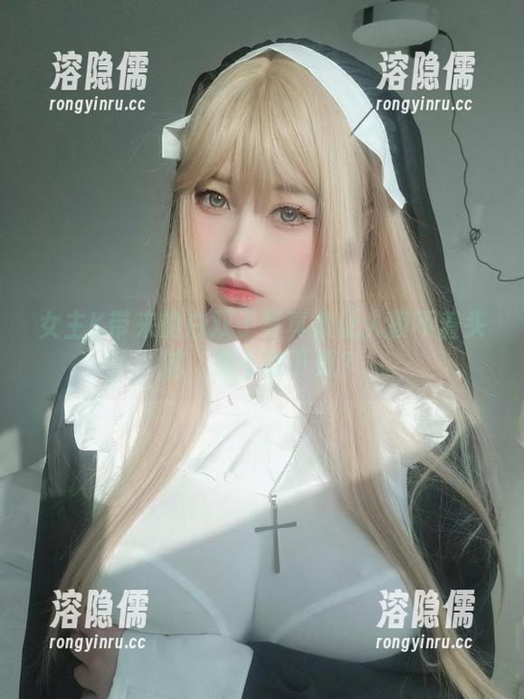 女主K带来的白双子写真集让人摸不着头脑，敢不敢下载？