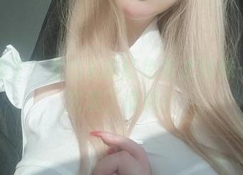来了来了，女主K的红色毛衣妹妹—套图充满了情调！