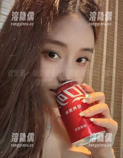 微密圈 - 奶雯献上超短黑皮裙写真：刺激你的想象力，嘿嘿。
