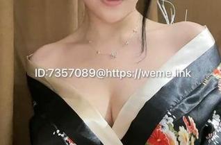 微密圈 – 奶雯的九月系列，原图在我的电脑上“发光”