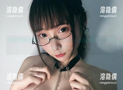 小泉学姐吖 小泉学姐吖的写真集来啦!小恶魔一出的瞬间,哇,这气场厉害了!