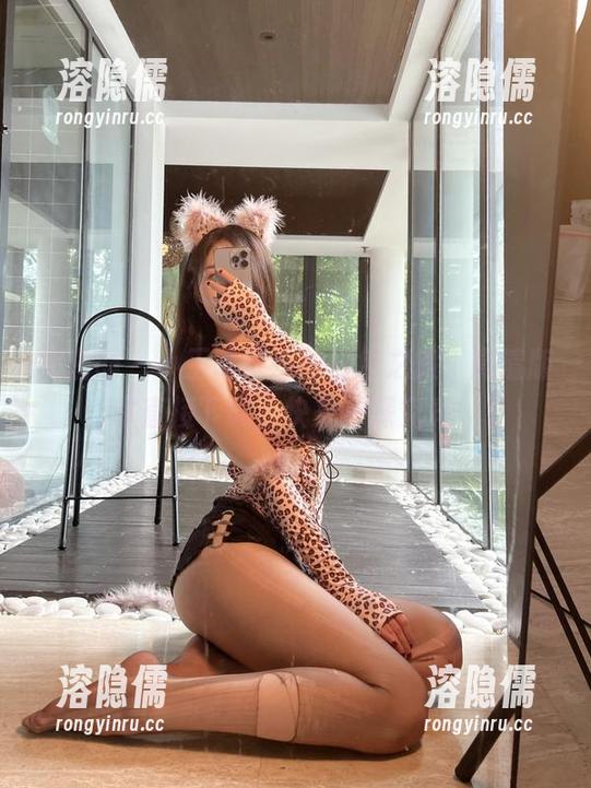微密圈 - 小玉吃果冻的白色之旅，高清版本直接下载，快来一探究竟！