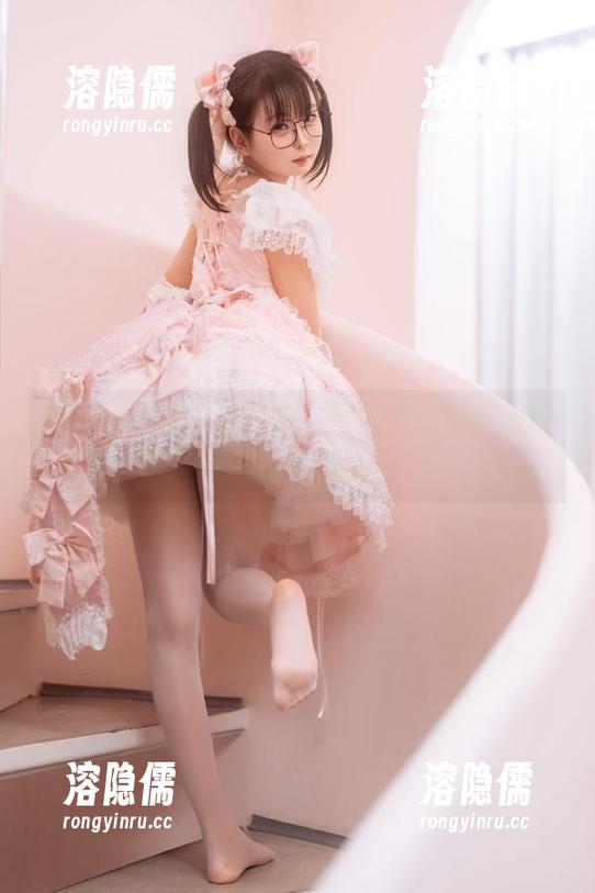你看幼水铃衣的私拍，图片里的棉袜为啥能吸引我一直盯着？