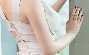 推女神 – 最新美图扒一扒，Akiki朱若慕的吊带，轻松get一波。
