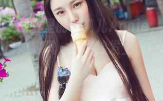 推女神 – 图包里的子纯儿Annie，她在瑜伽垫上自如如风，我在沙发上也自称“专业观众”