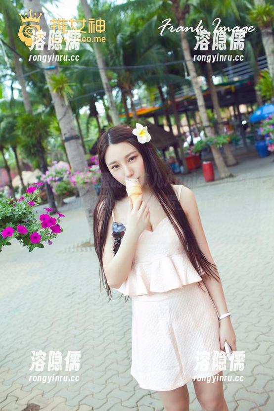 推女神 - 图包里的子纯儿Annie，她在瑜伽垫上自如如风，我在沙发上也自称“专业观众”