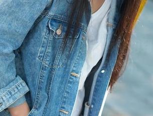 推女郎 – 艾栗栗：那套装都能跑到这里，快来下载写真集体验下